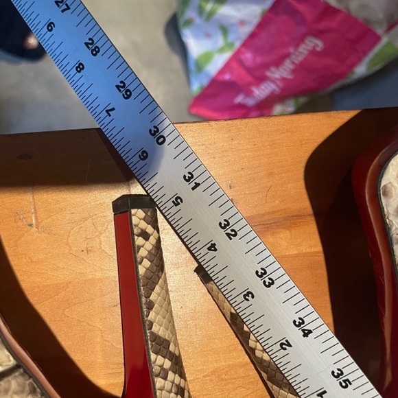 Beautiful authentic shoes Excellent condition. Cream and grey very comfortable - Picture 7 of 7